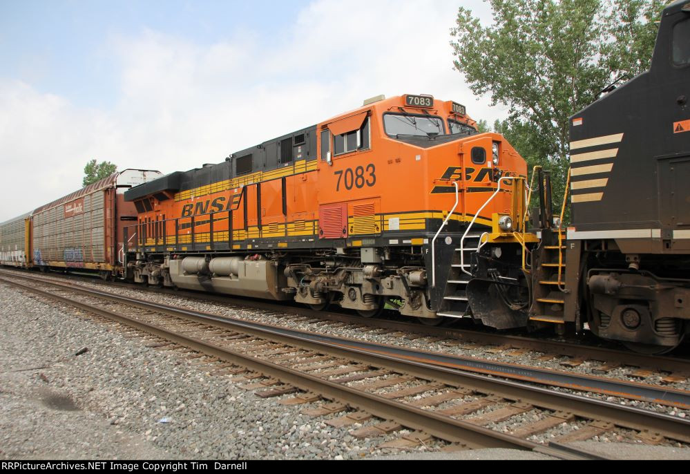 BNSF 7083 on 34J